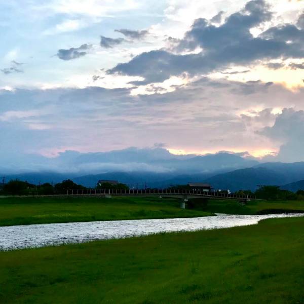 放下你們的手機，帶我去兜兜風吧！